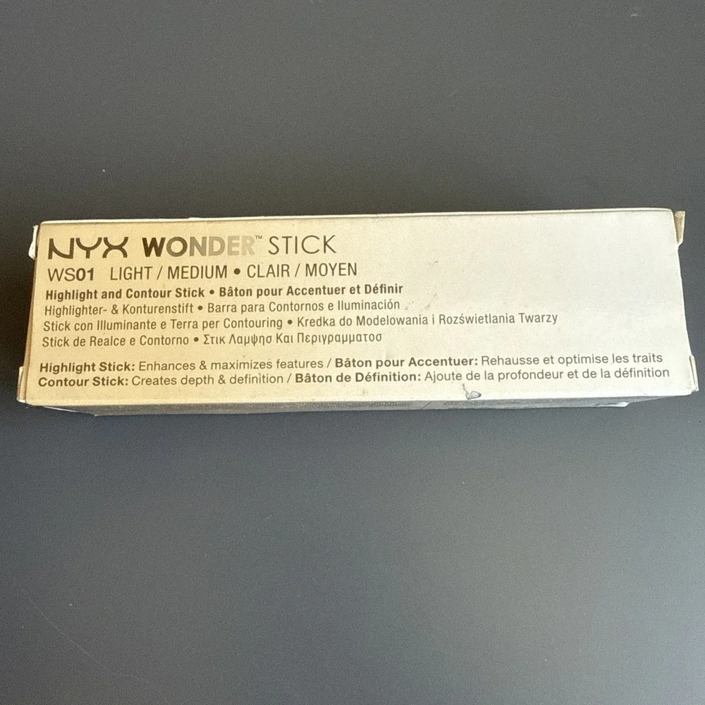 Wonder Stick, Highlight & Contour - Light/Medium # WS01. New With Box